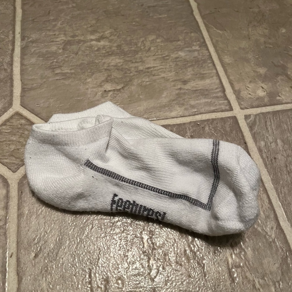 Features M socks
